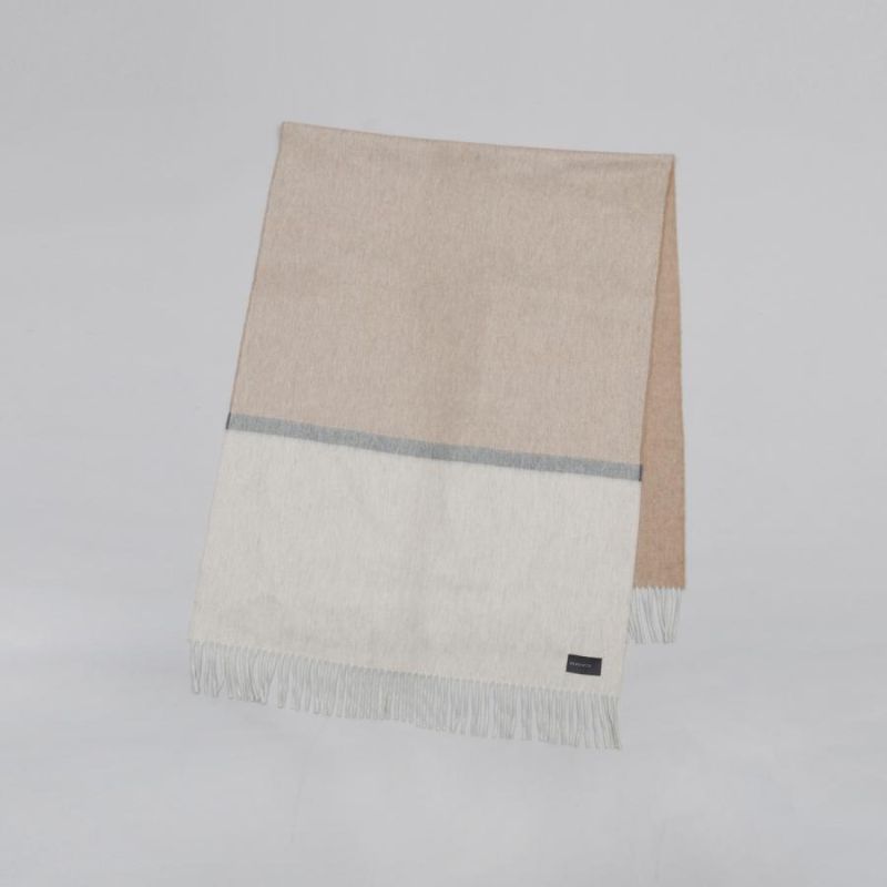 BEGG x Co. ARRAN BORDERLAND STOLE NATURAL GY